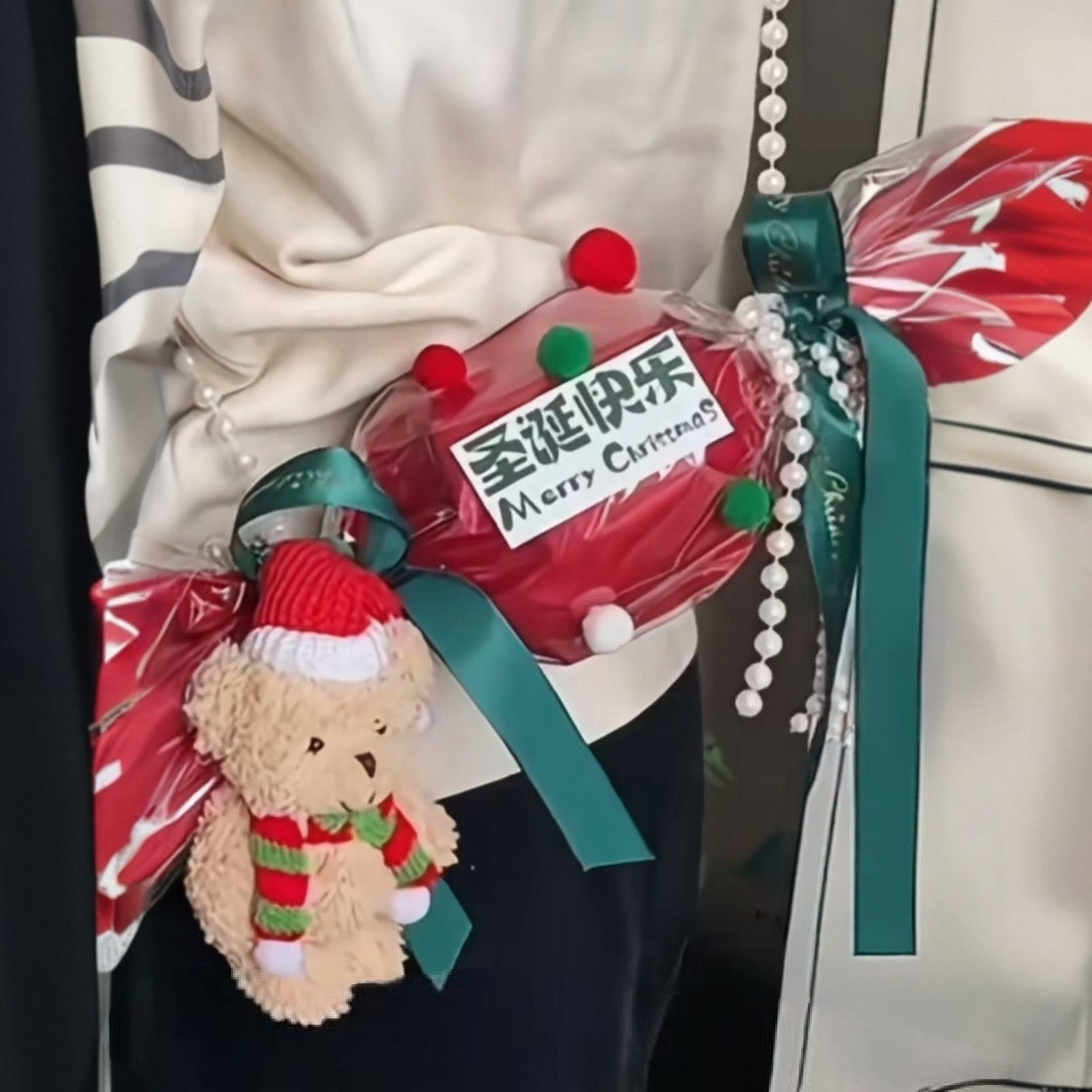 Christmas Gift Craft Kit (apple needs to prepare itself )